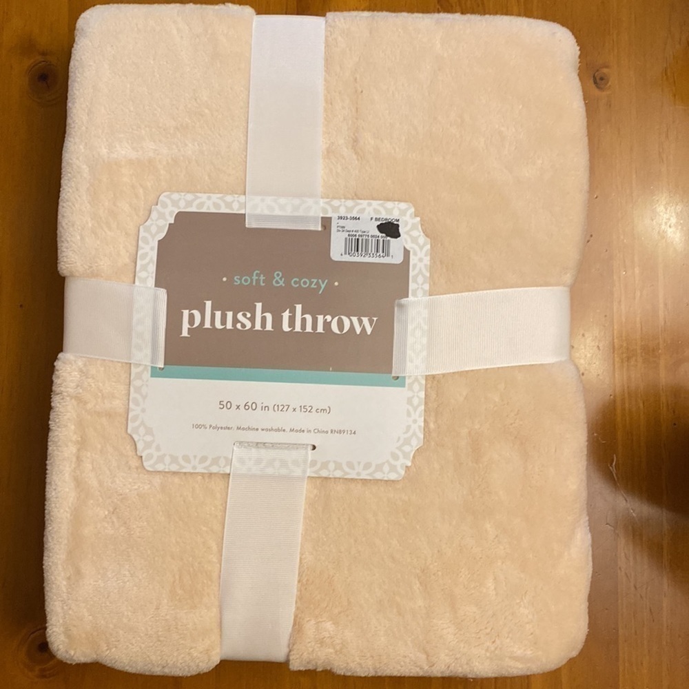 Soft & Cozy Plush Throw 50x60” NWT